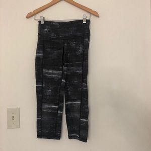 Old Navy Grey Patterned Capri Leggings Size Small
